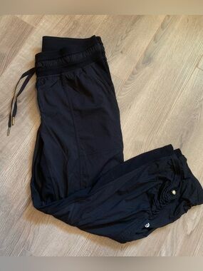 Lululemon Dance Studio Crop